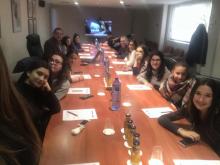 Alumnes a la sala de juntes de Mercolleida